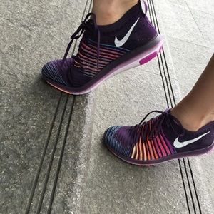 NWOT Nike Flyknit Free Transform Size 9.5